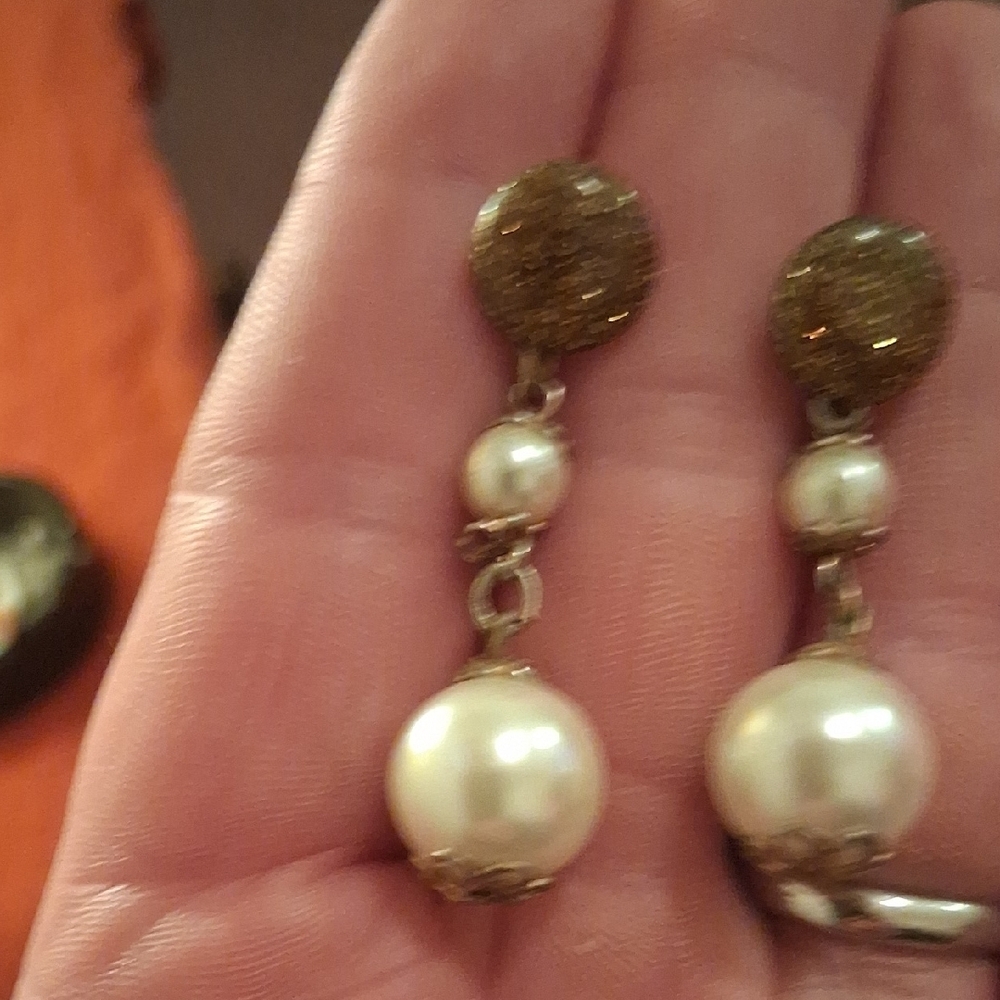 Elegant Pearl Drop Earrings - Picture 5 of 6